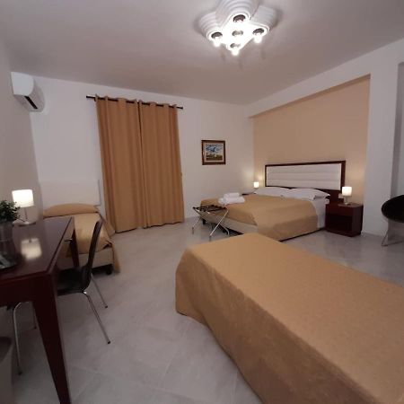 Siracusa Breakfast & Rooms Сиракуза Екстериор снимка